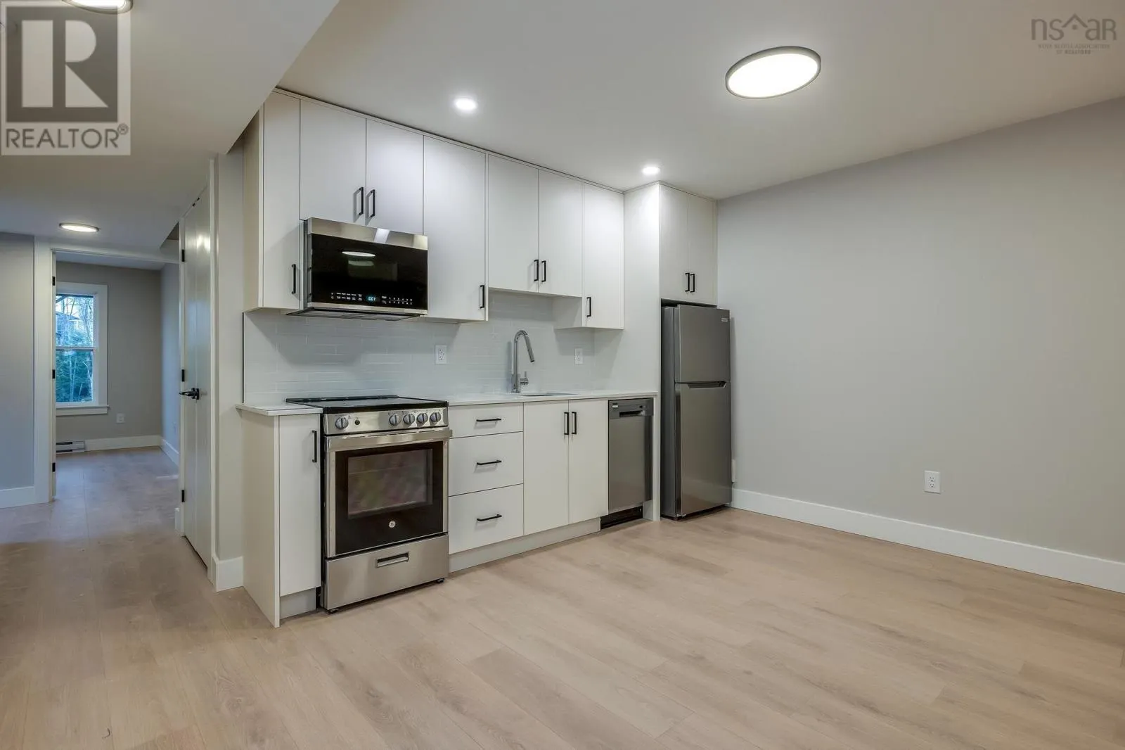 82A 179 Colonial Crescent