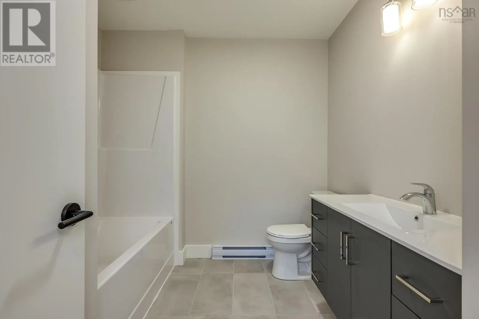 82A 179 Colonial Crescent