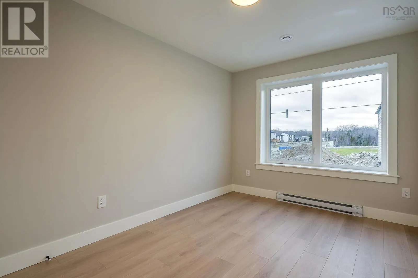 82A 179 Colonial Crescent