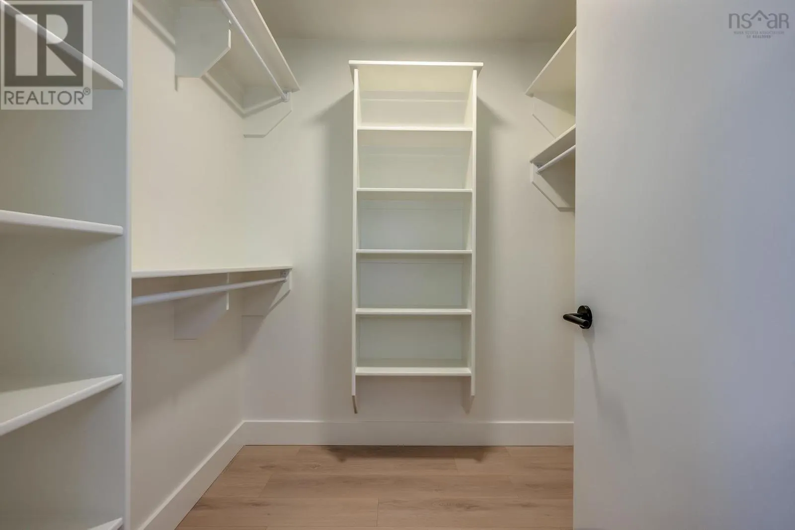 82A 179 Colonial Crescent