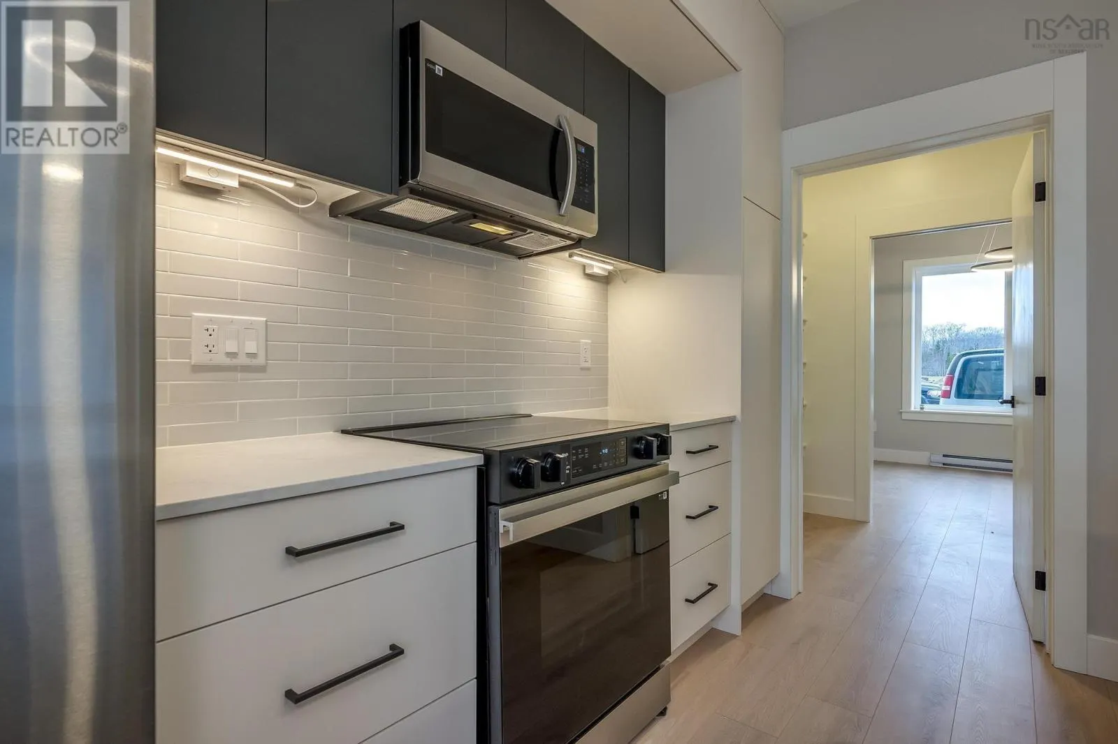 82A 179 Colonial Crescent