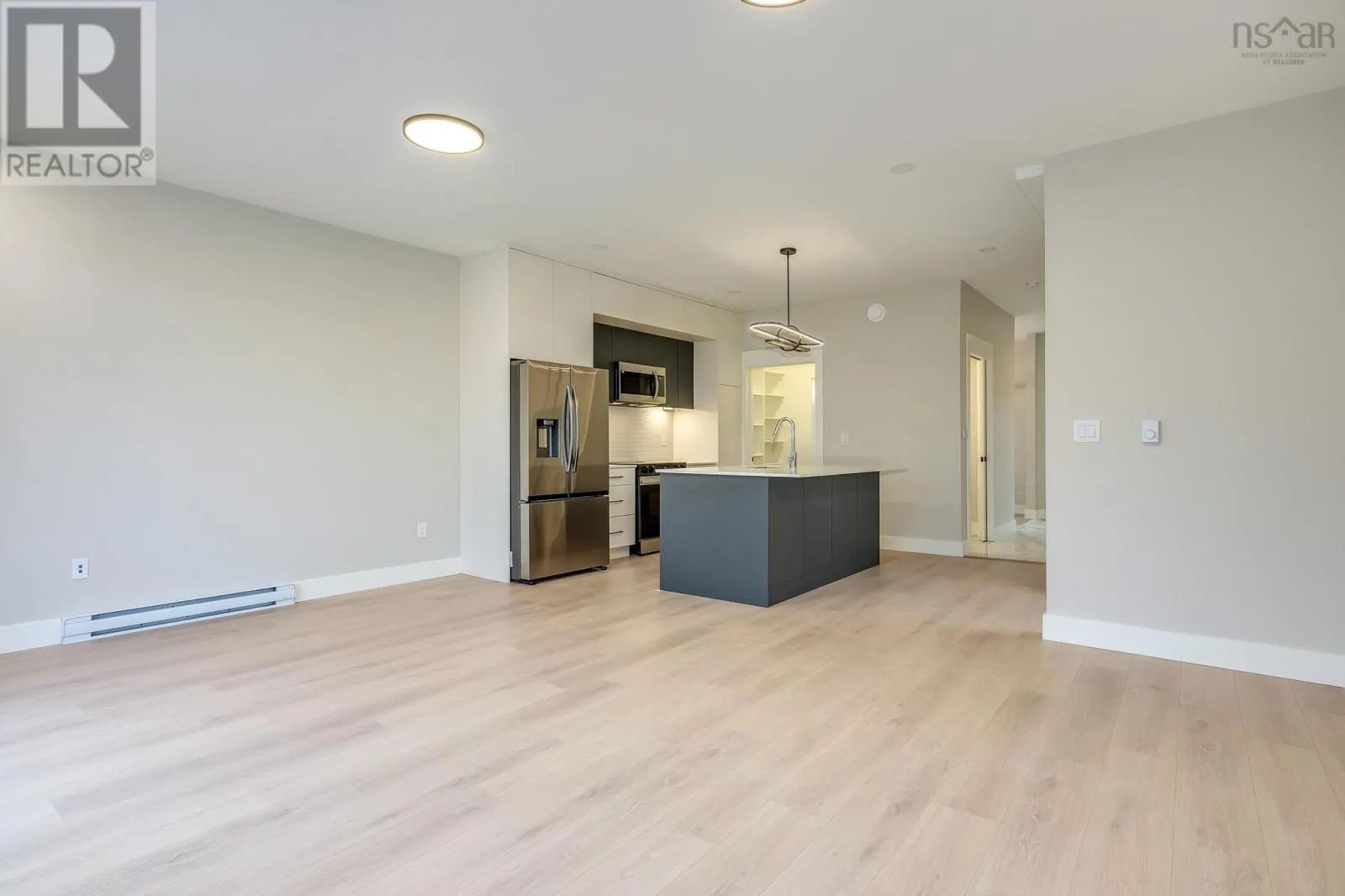82A 179 Colonial Crescent