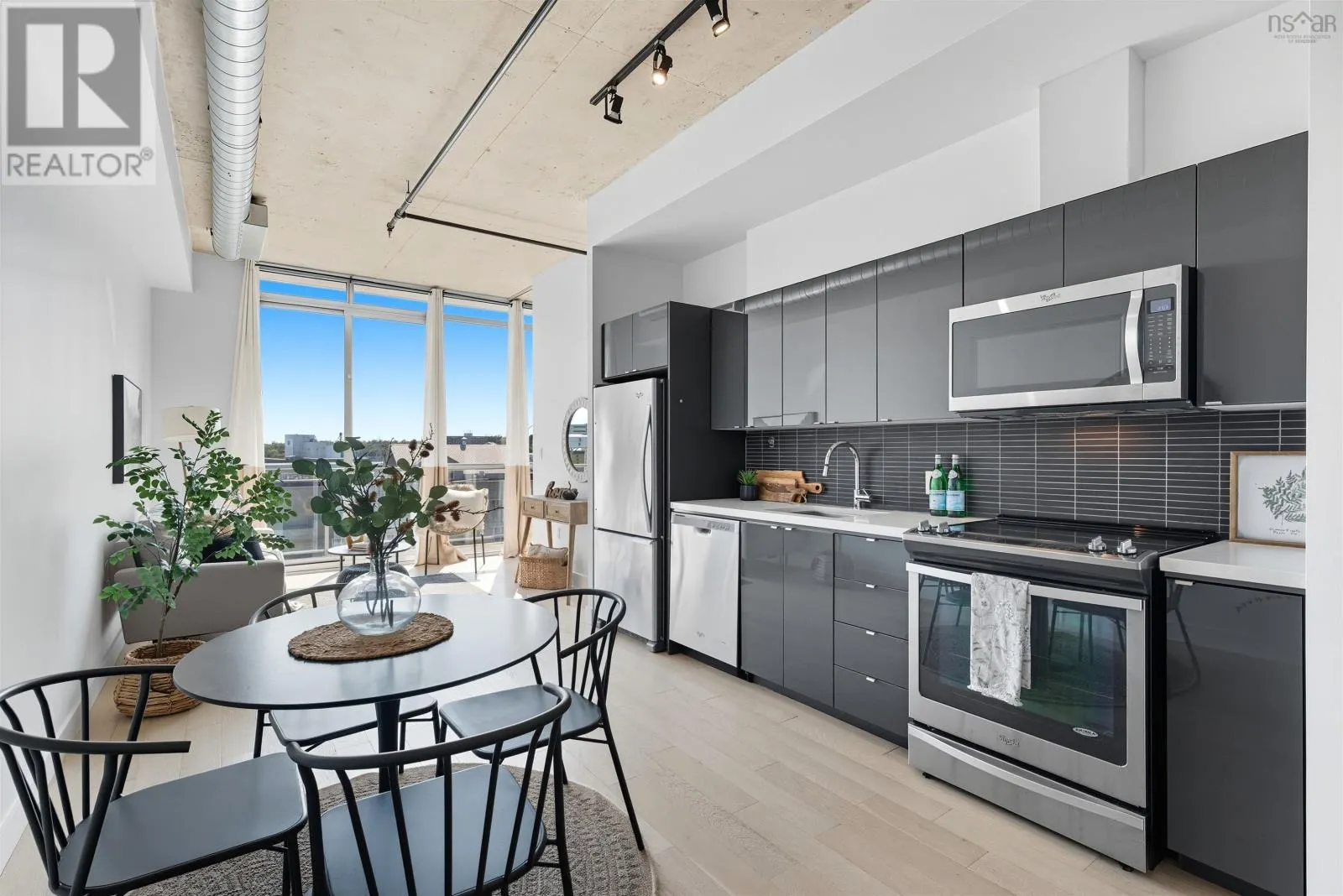 613 1065 Barrington Street