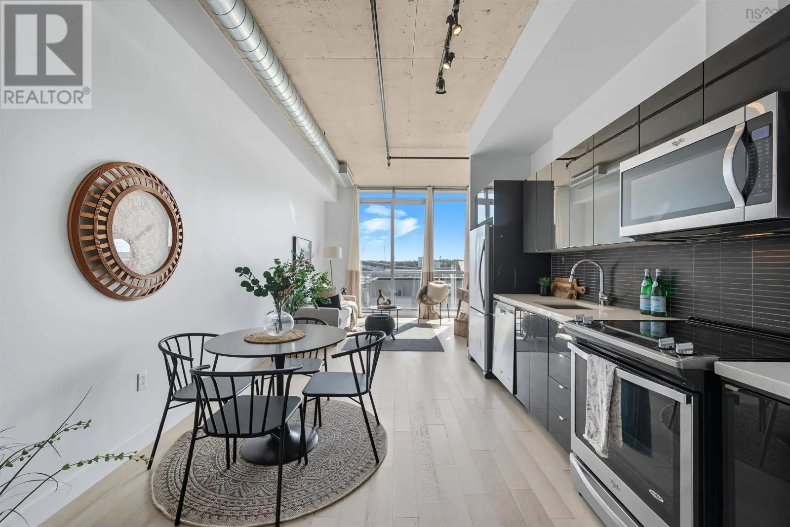 613 1065 Barrington Street