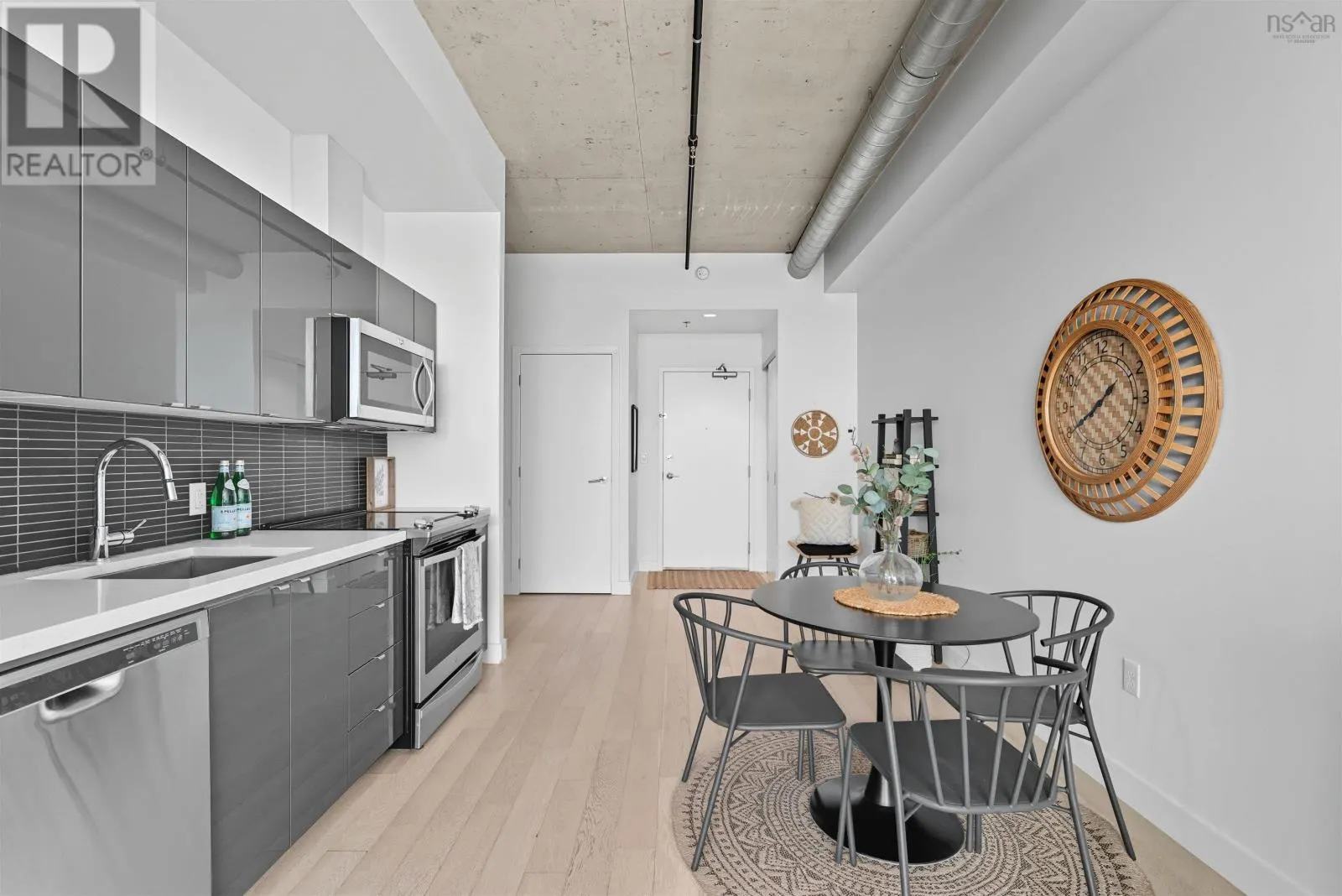613 1065 Barrington Street