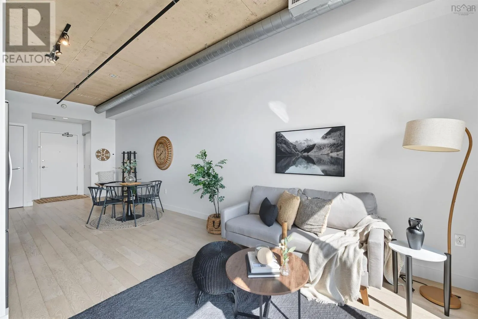 613 1065 Barrington Street