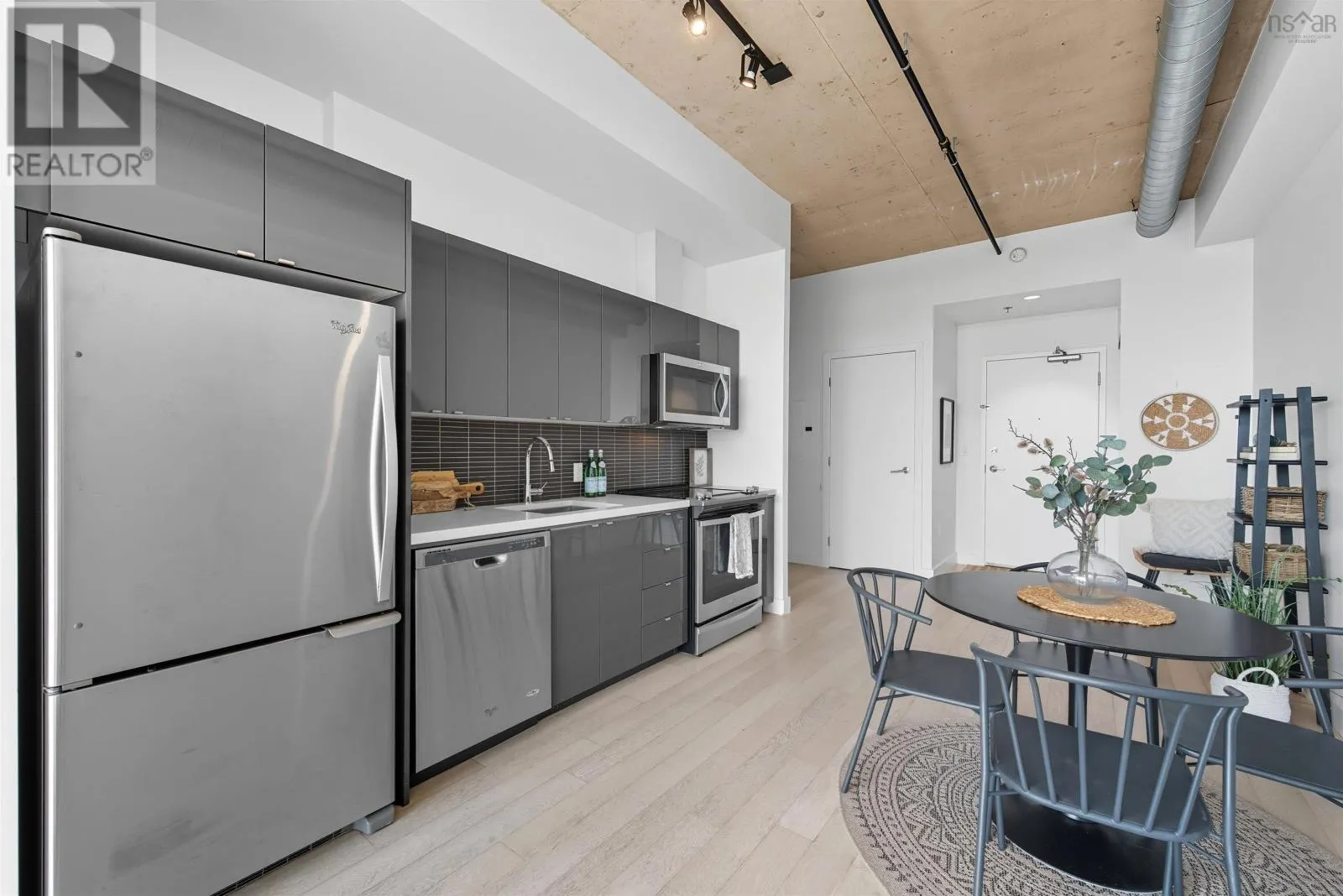 613 1065 Barrington Street