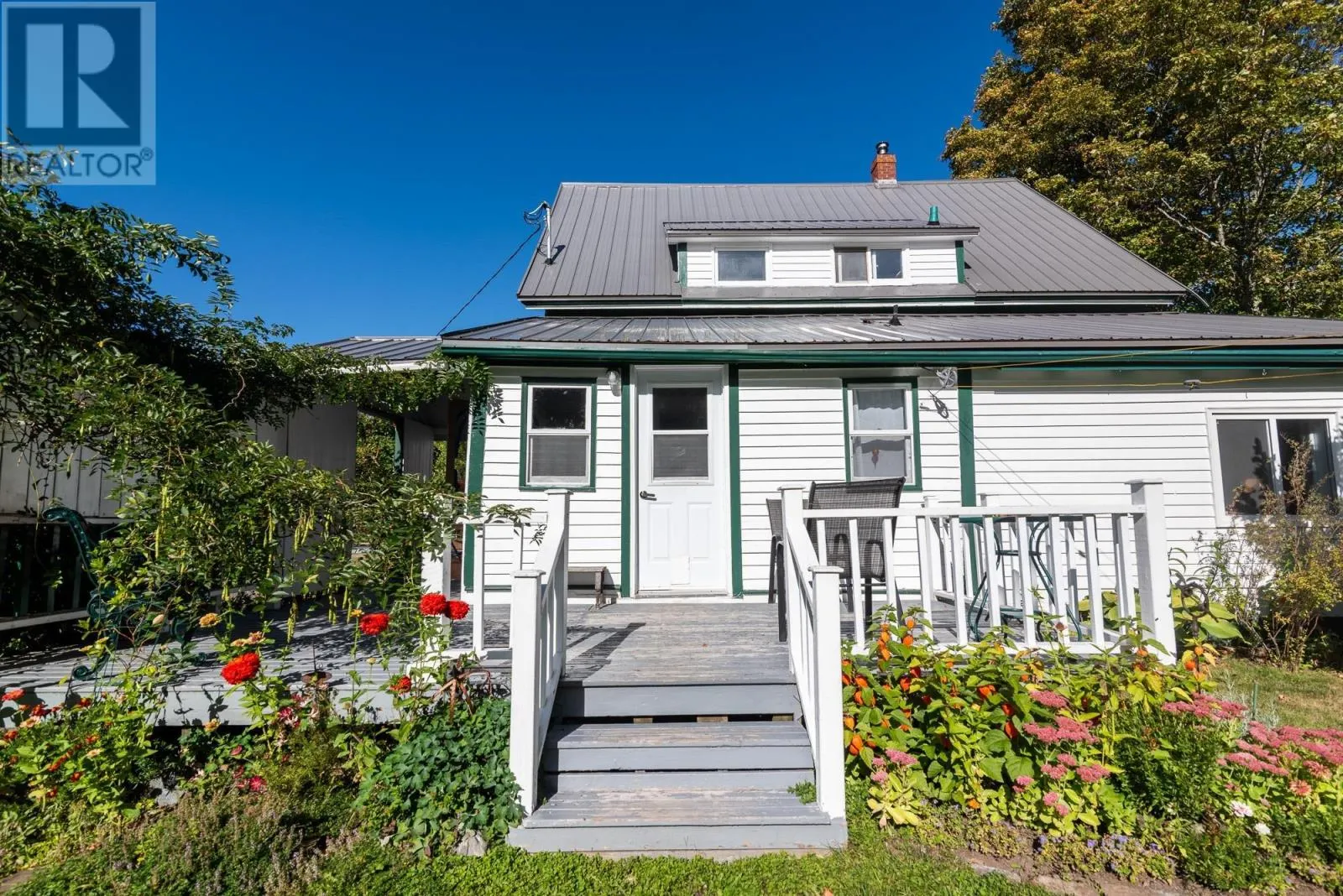 28 Maple Avenue