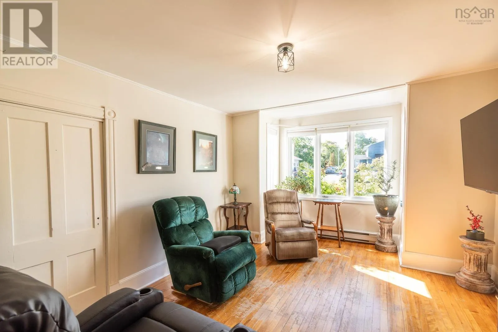 28 Maple Avenue
