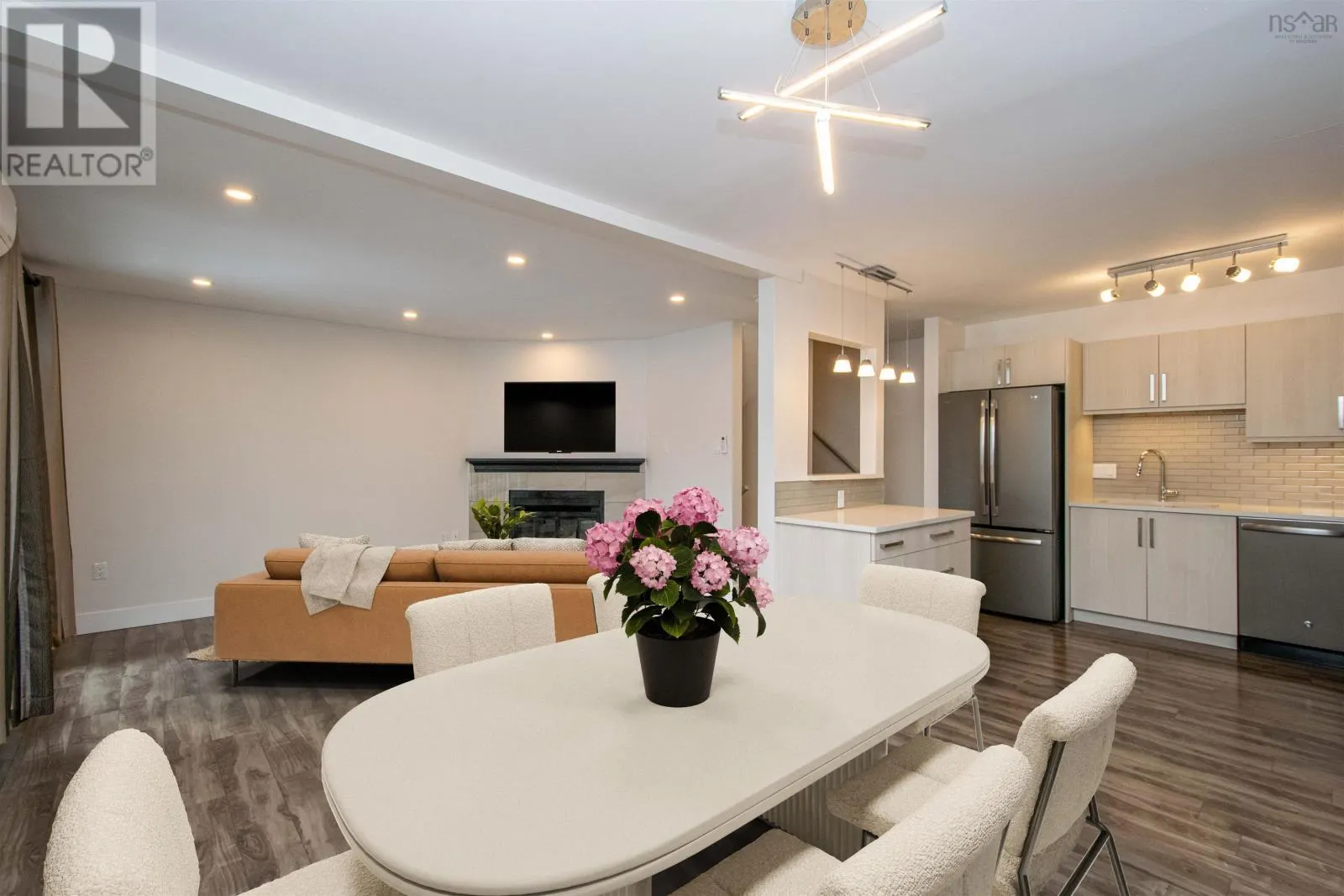5877 Gainsborough Place