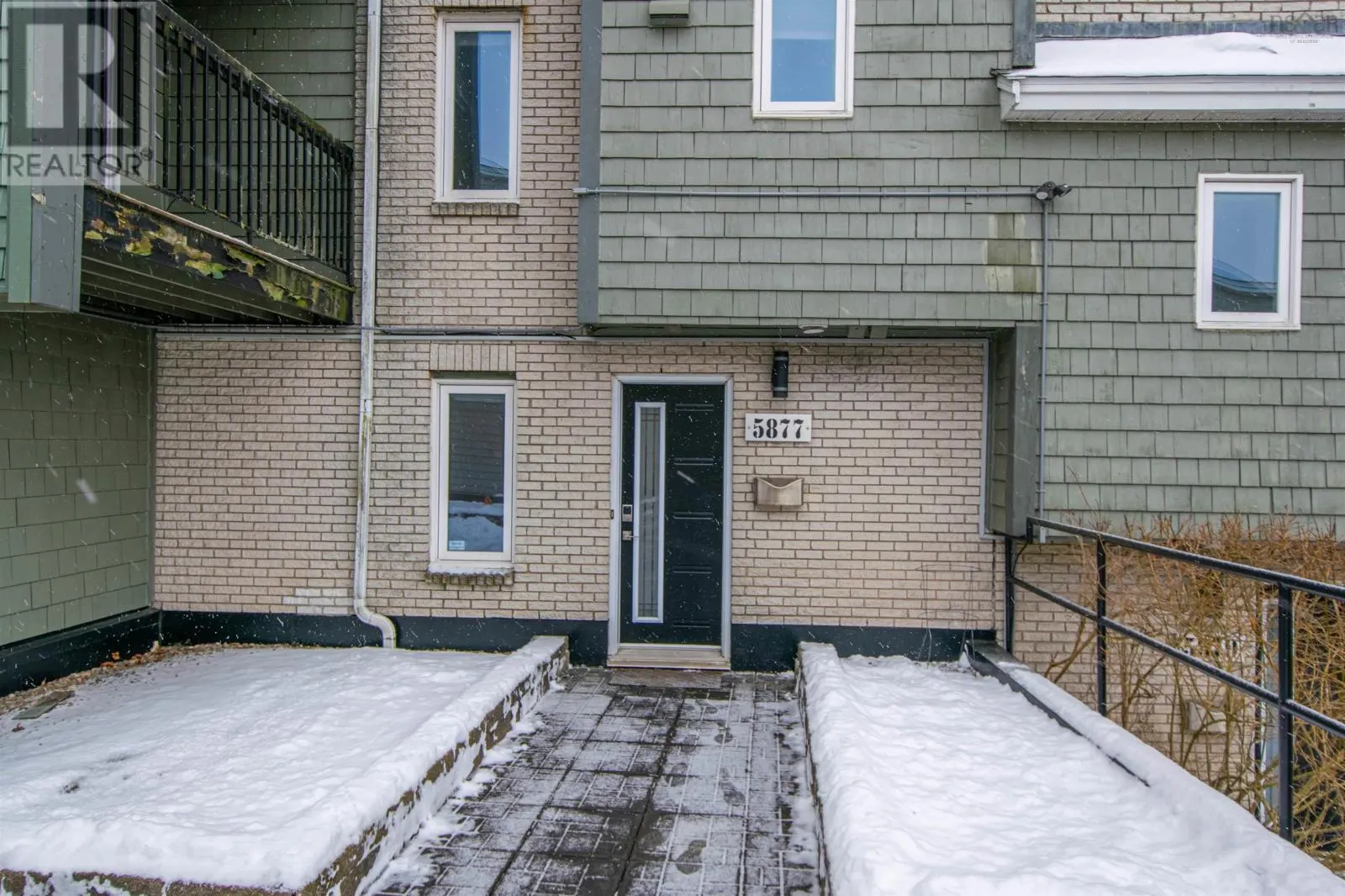 5877 Gainsborough Place