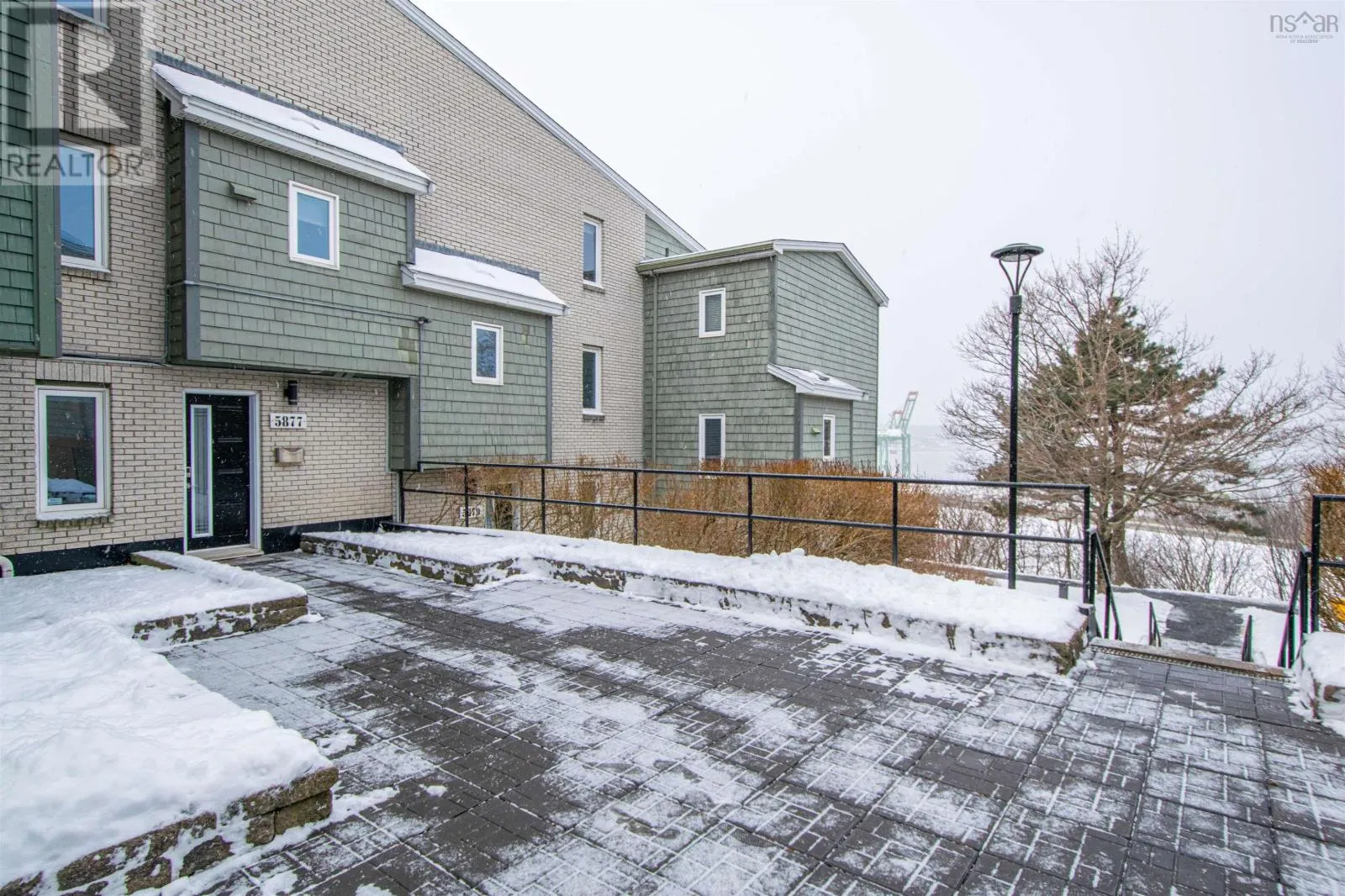 5877 Gainsborough Place
