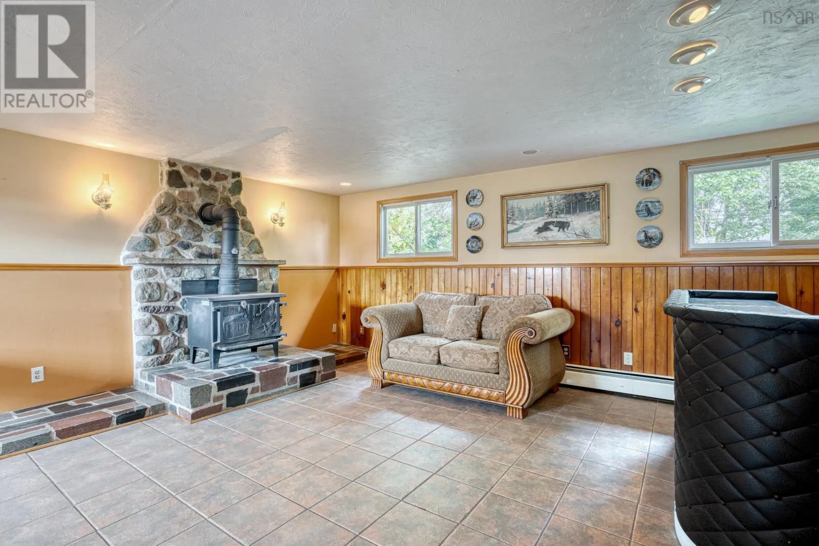137 Tideview Drive