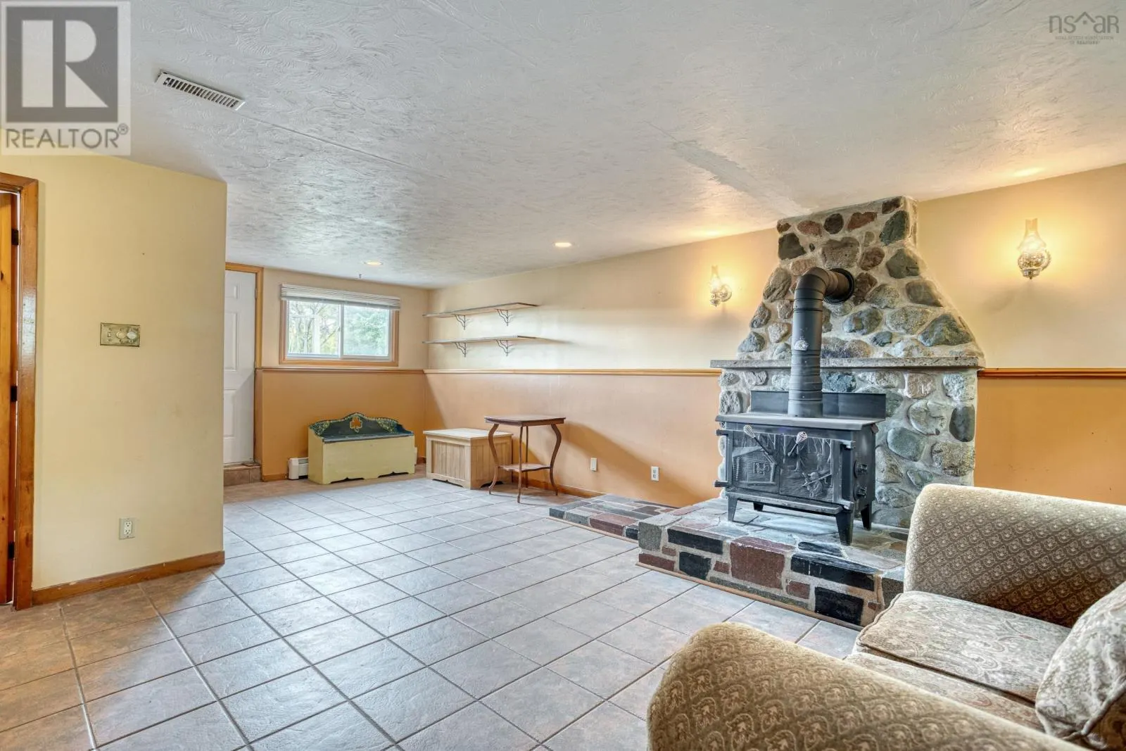 137 Tideview Drive