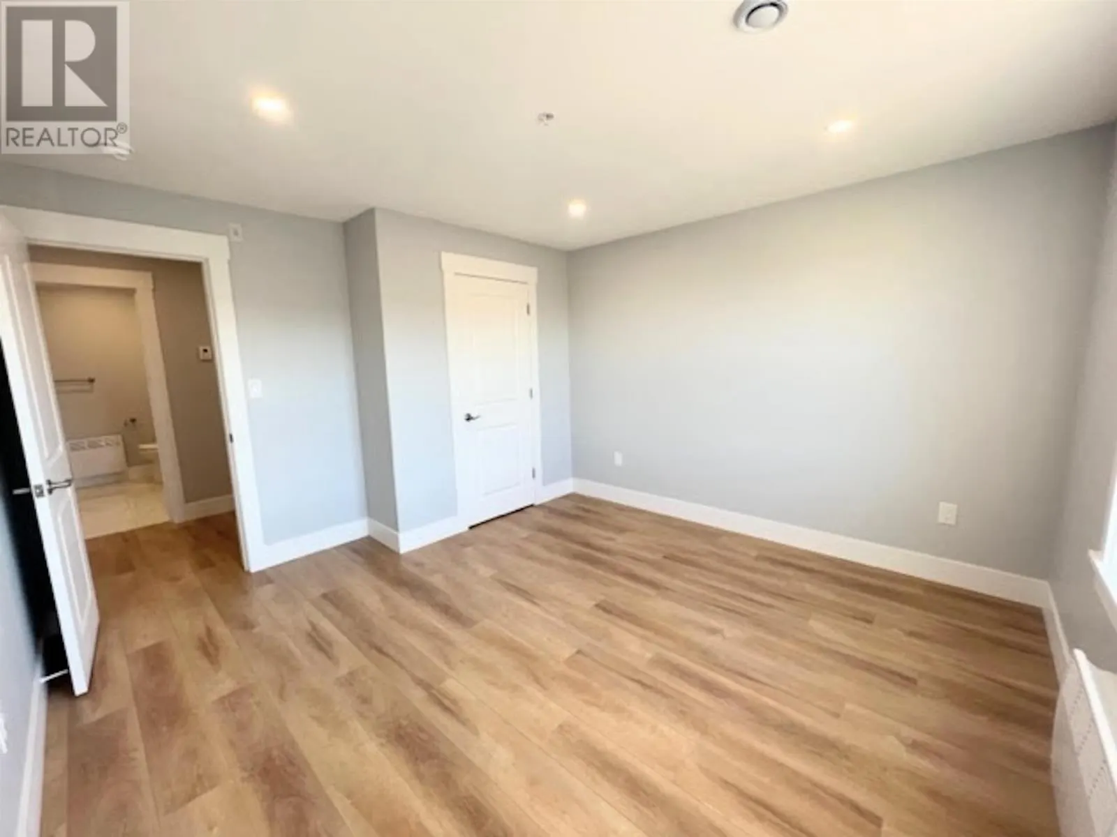 302-24 Gilbert Drive