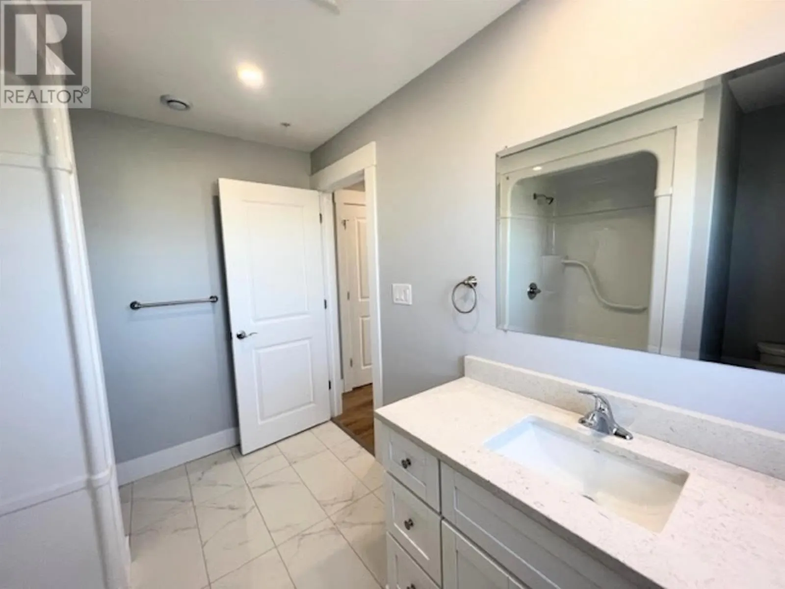 302-24 Gilbert Drive
