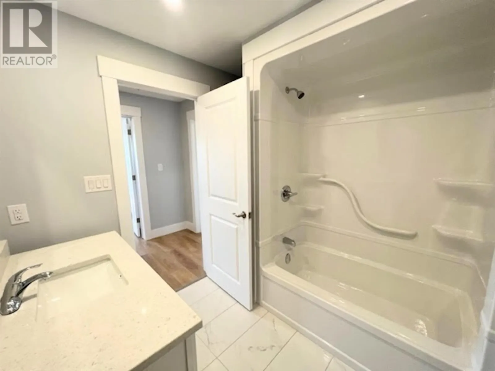 302-24 Gilbert Drive