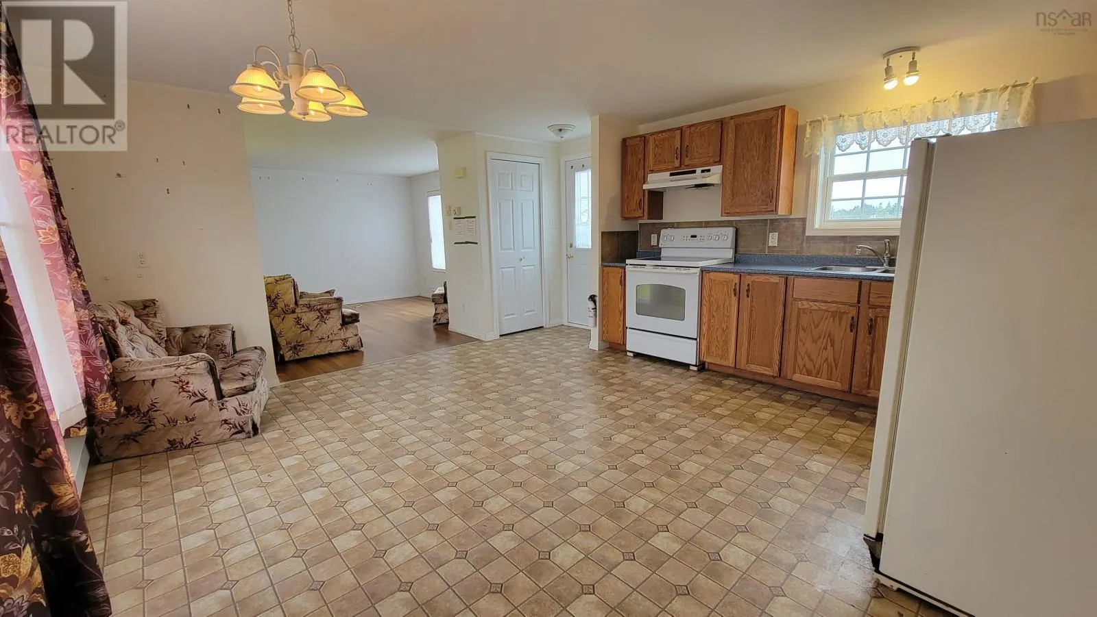 1082 Main Shore Road