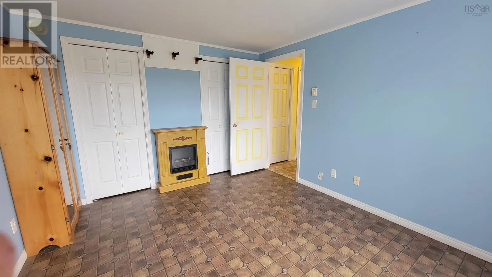 1082 Main Shore Road