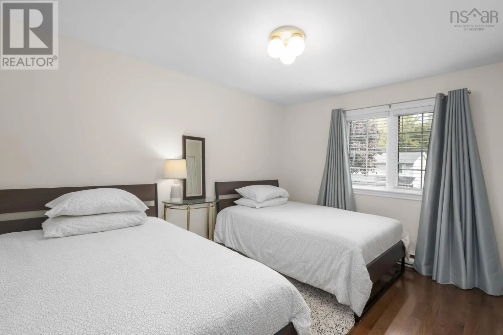 10 Parkvale Crescent