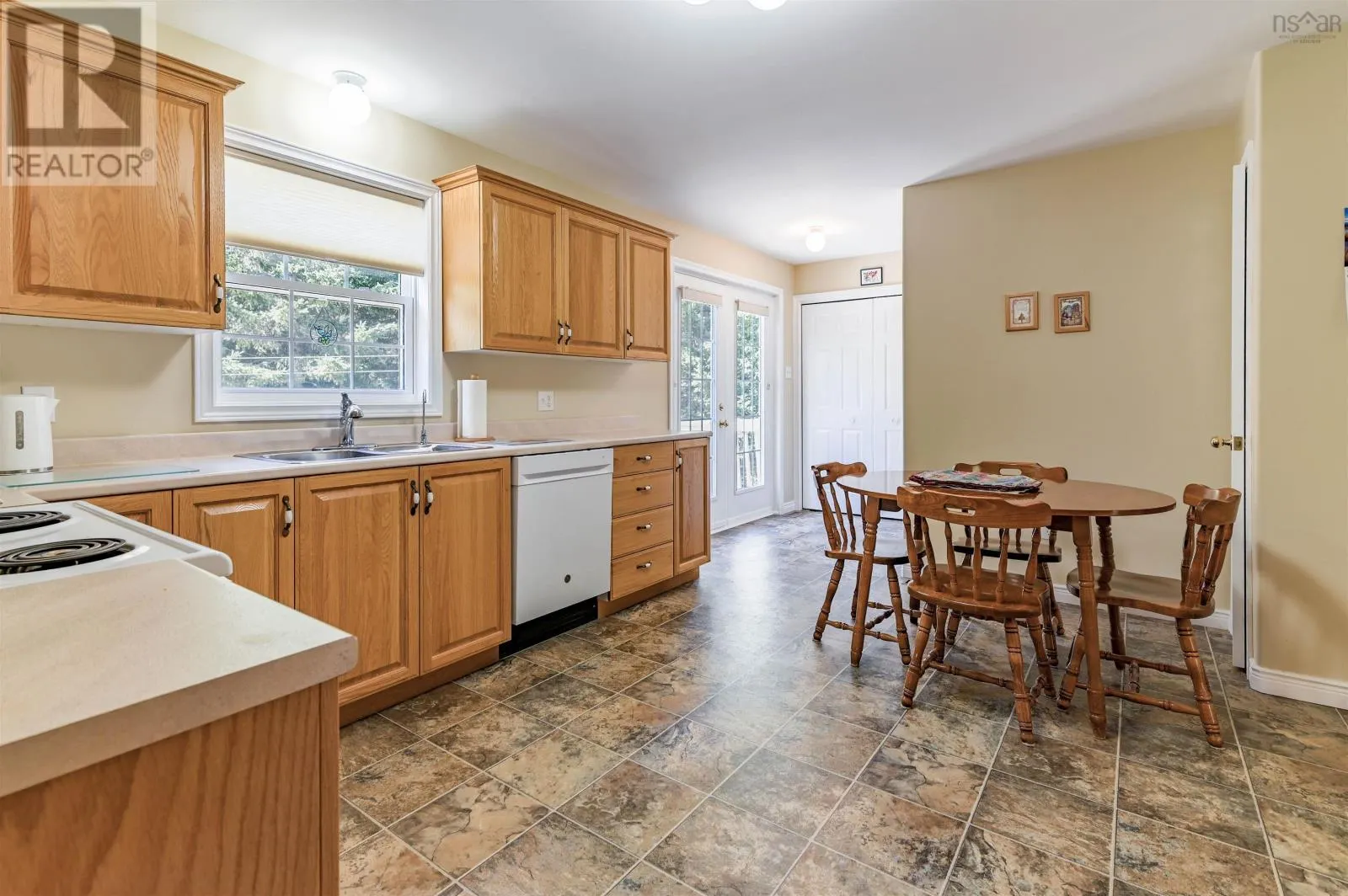 3 Acadia Dr