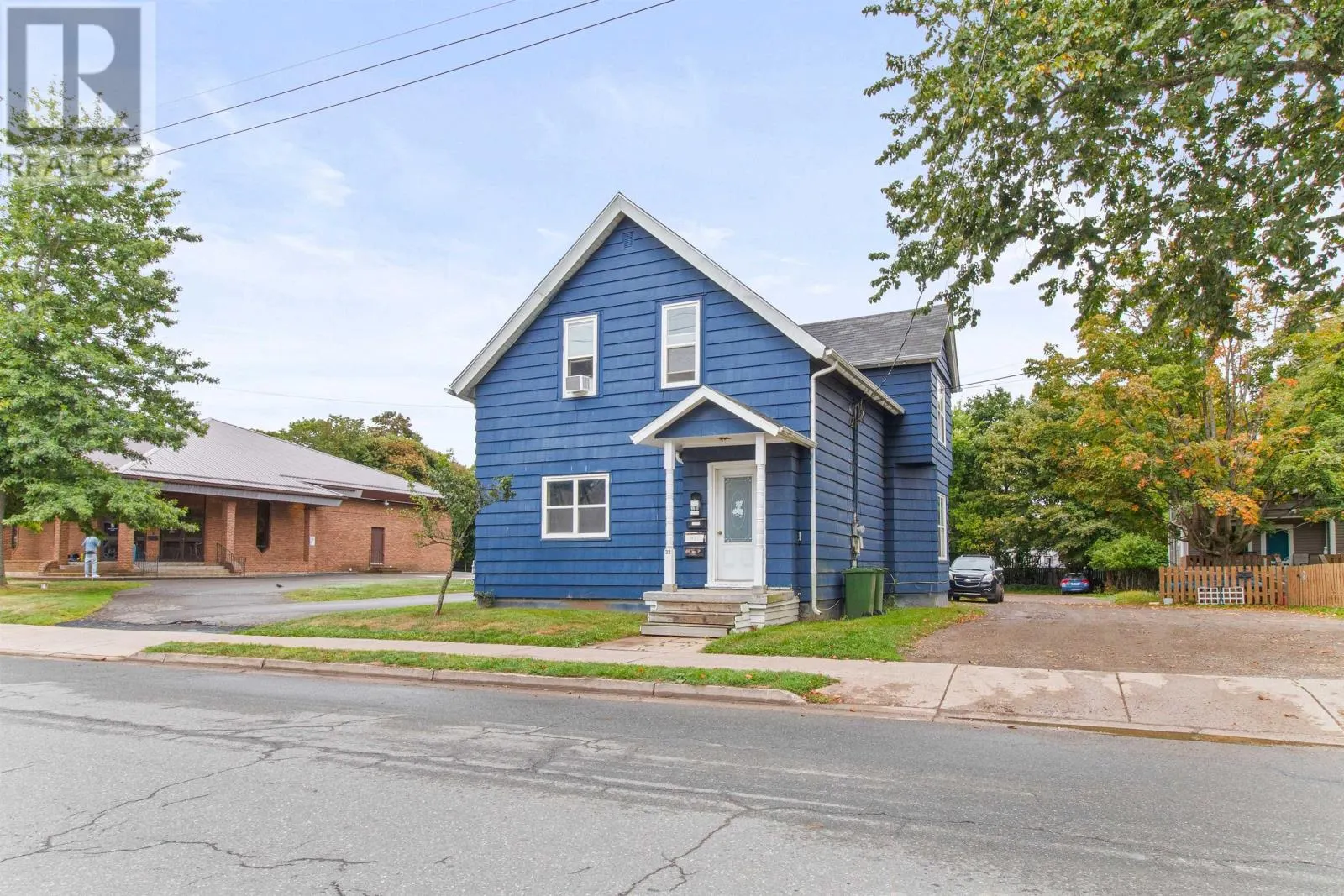 32 Pleasant Street
