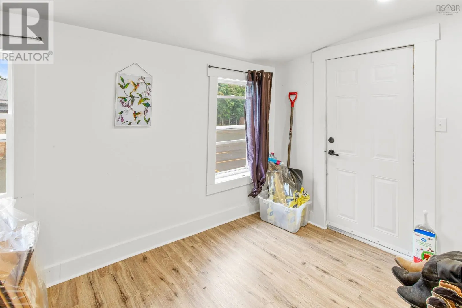 32 Pleasant Street
