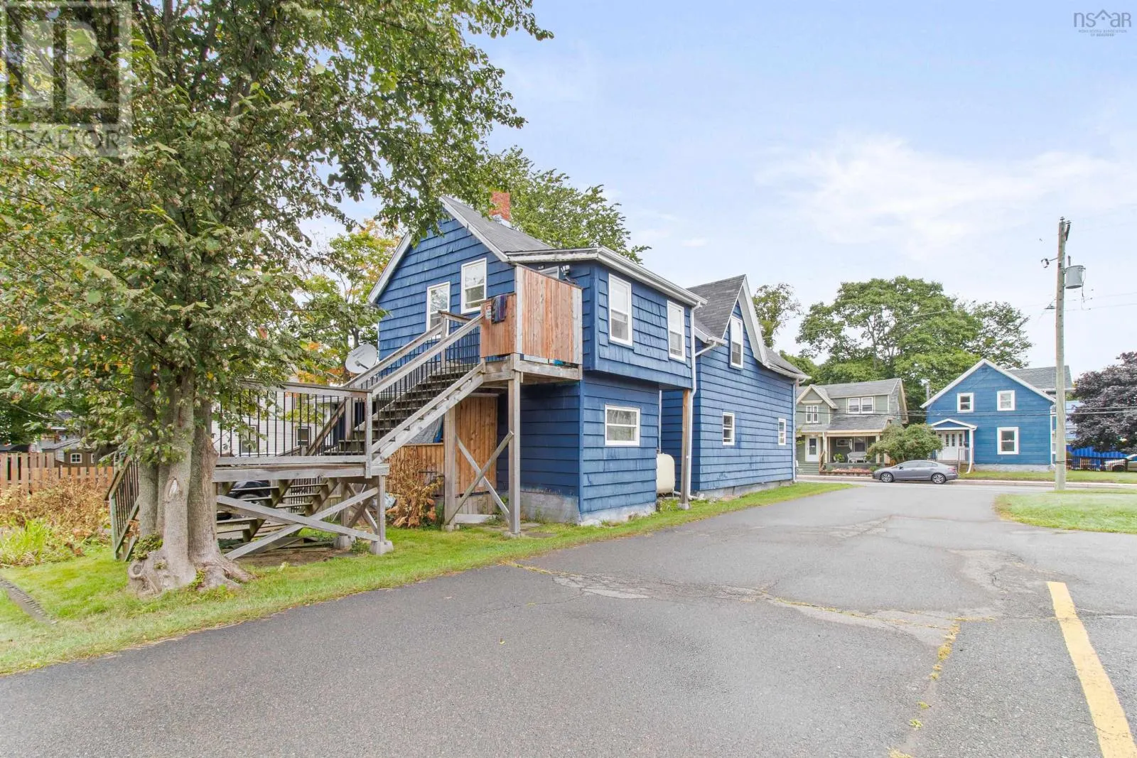 32 Pleasant Street