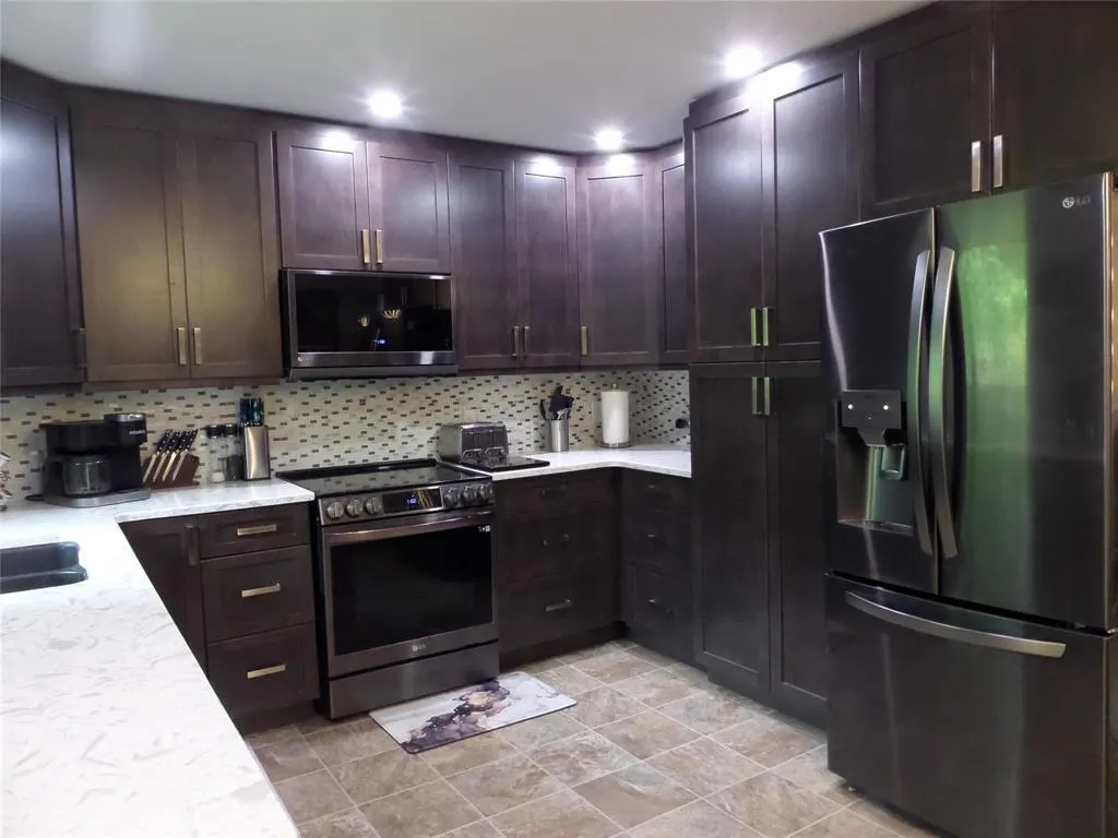 8 FERLAND Bay