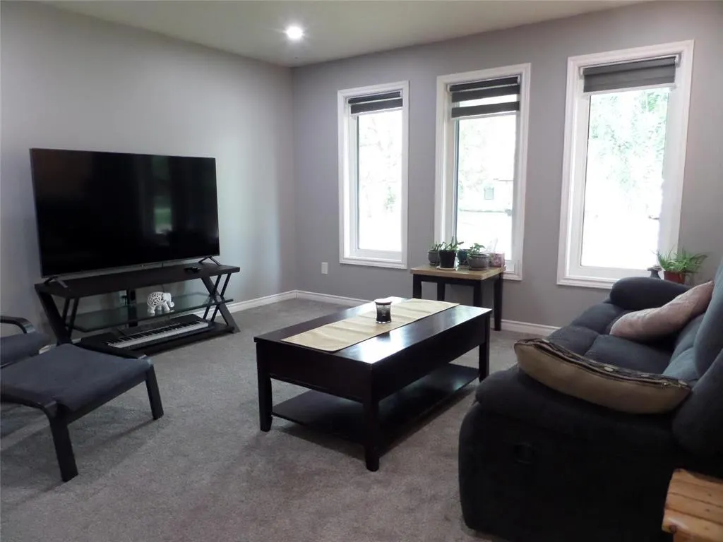 8 FERLAND Bay
