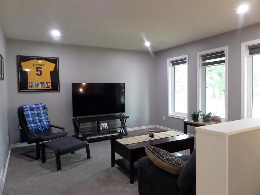8 FERLAND Bay