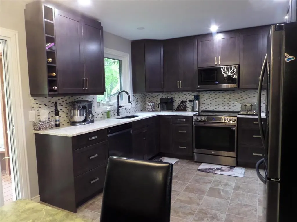 8 FERLAND Bay