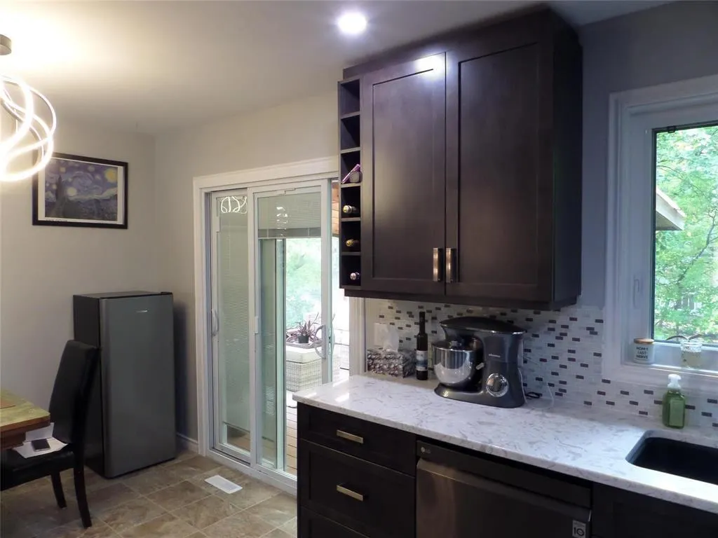8 FERLAND Bay