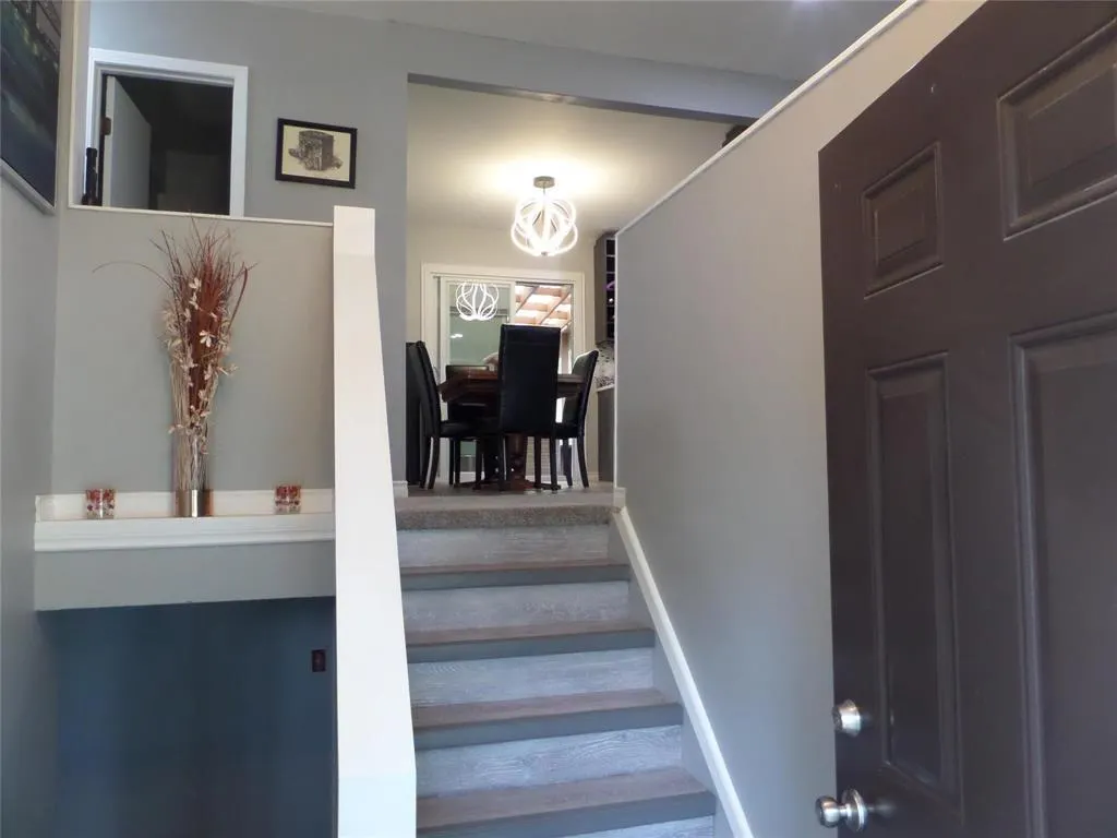 8 FERLAND Bay