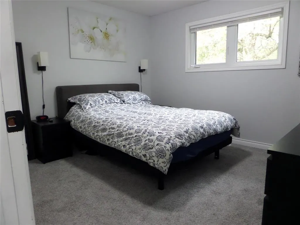 8 FERLAND Bay