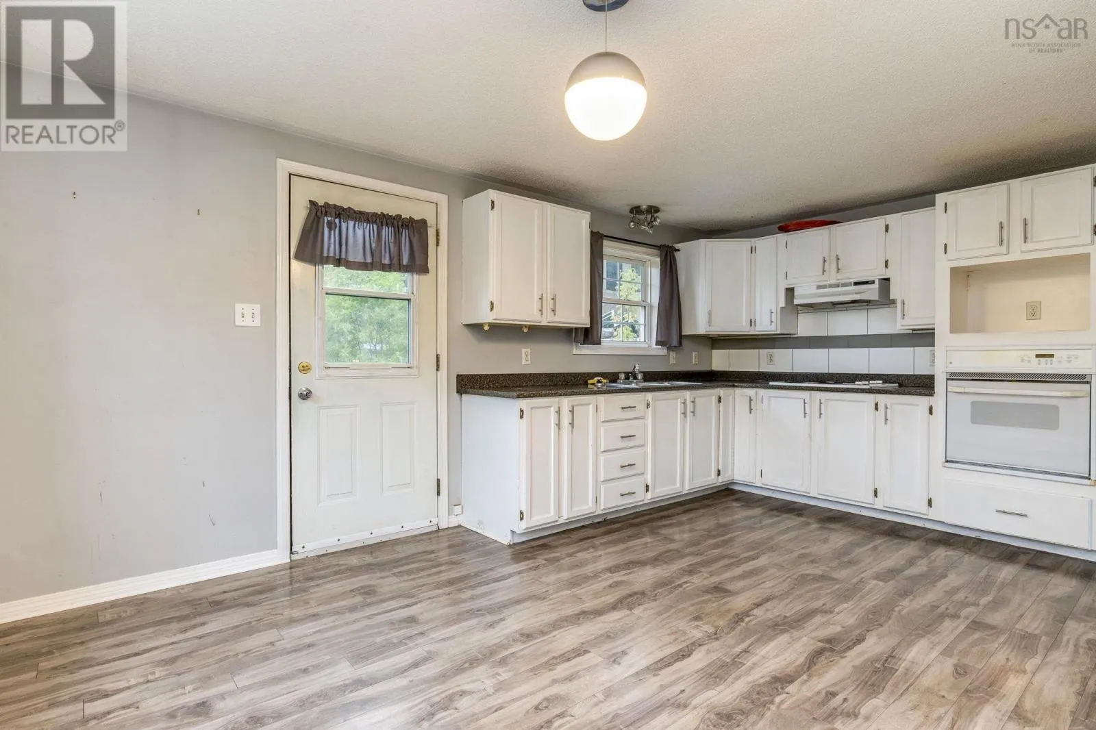 69 Lakecrest Drive