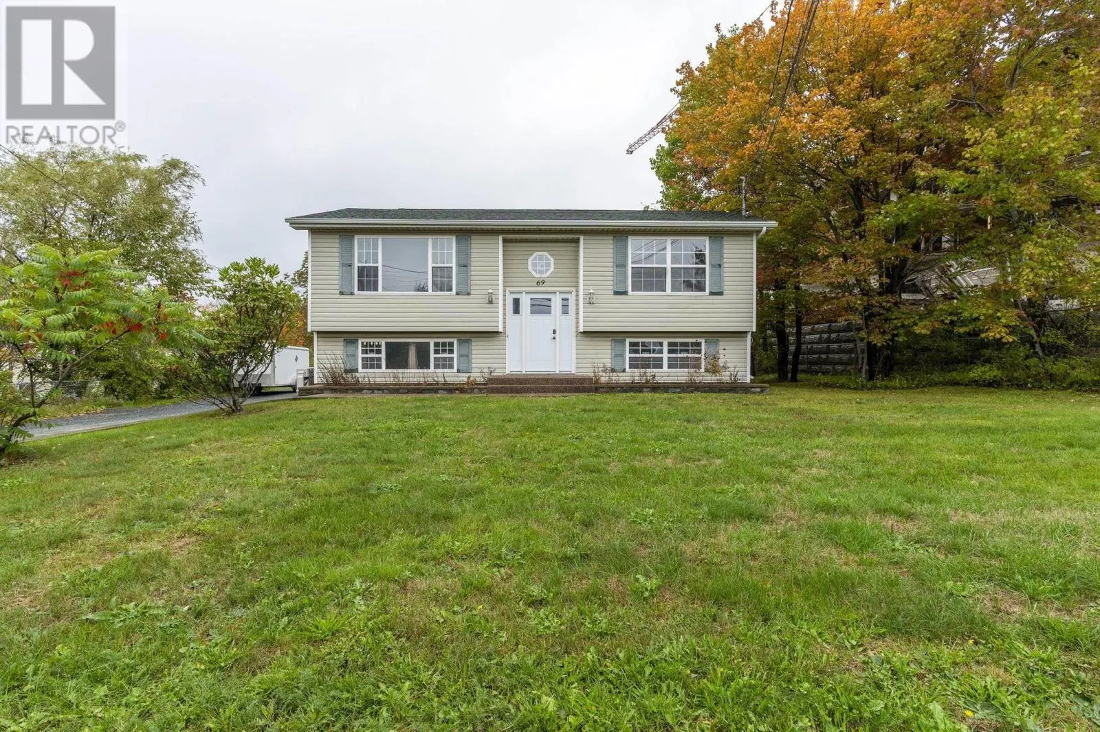 69 Lakecrest Drive