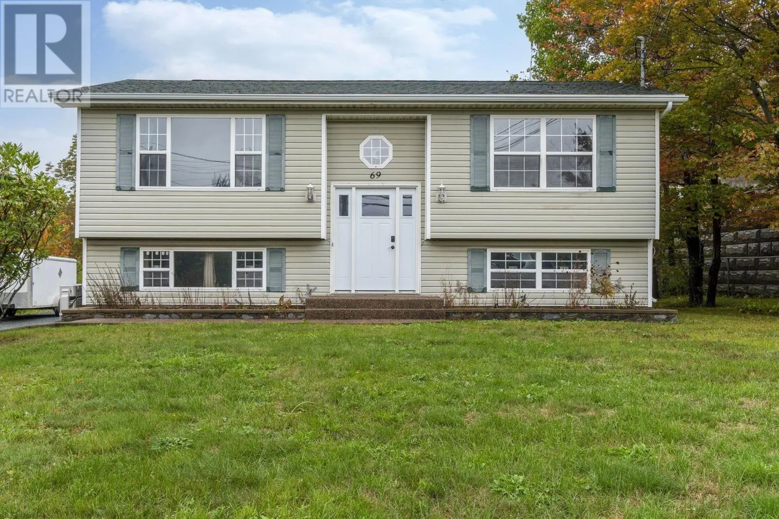 69 Lakecrest Drive