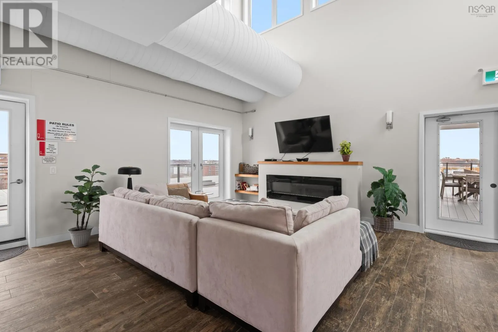 313 5662 Roberts Street