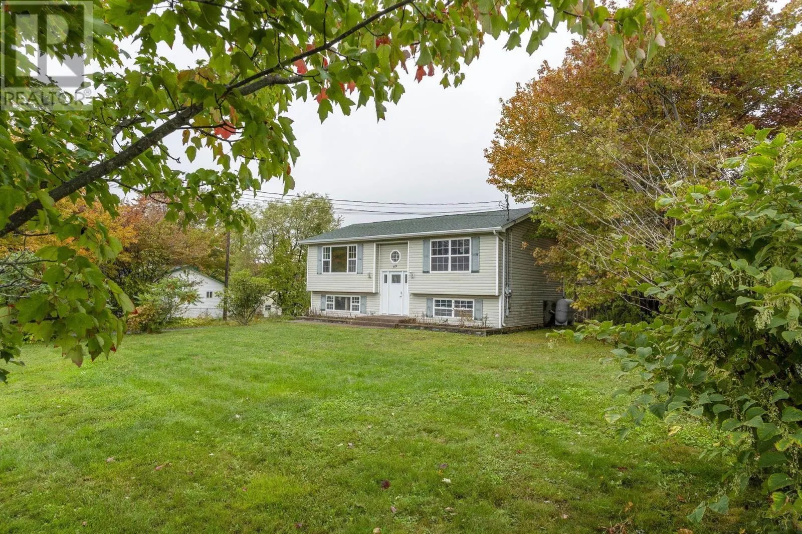 69 Lakecrest Drive