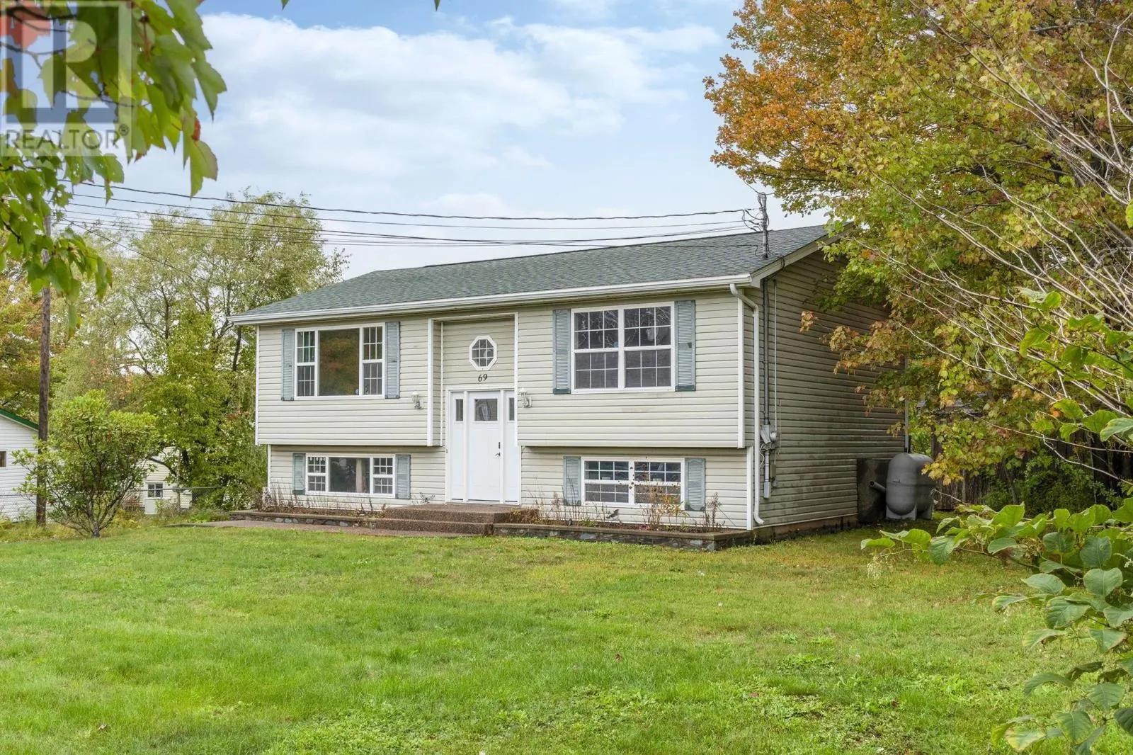 69 Lakecrest Drive