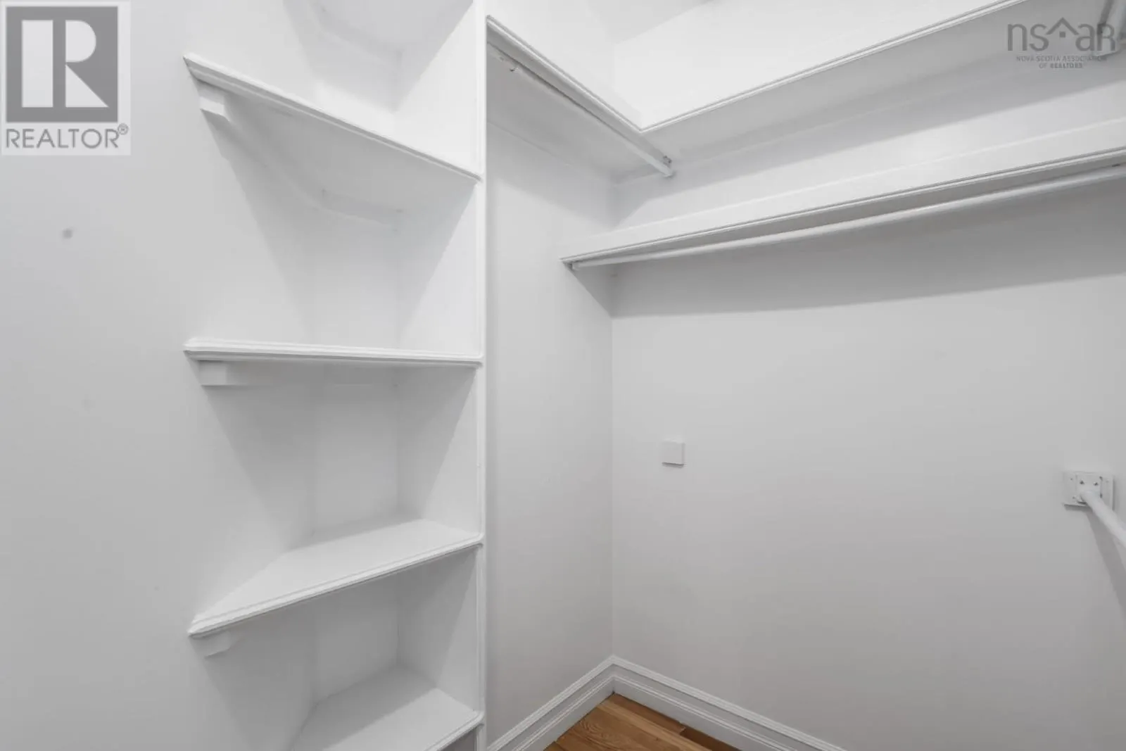 1 Bainbridge Court
