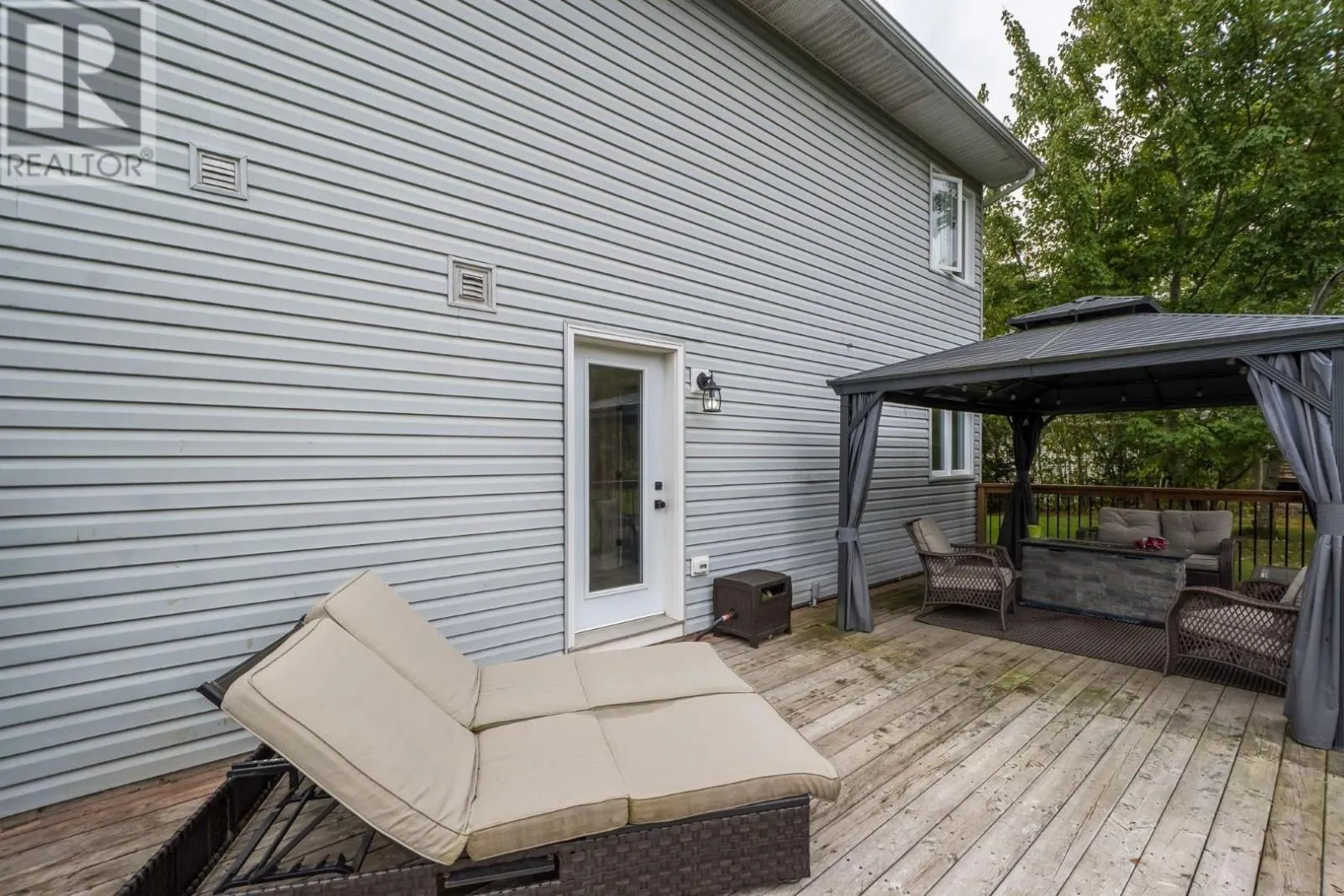 1 Bainbridge Court