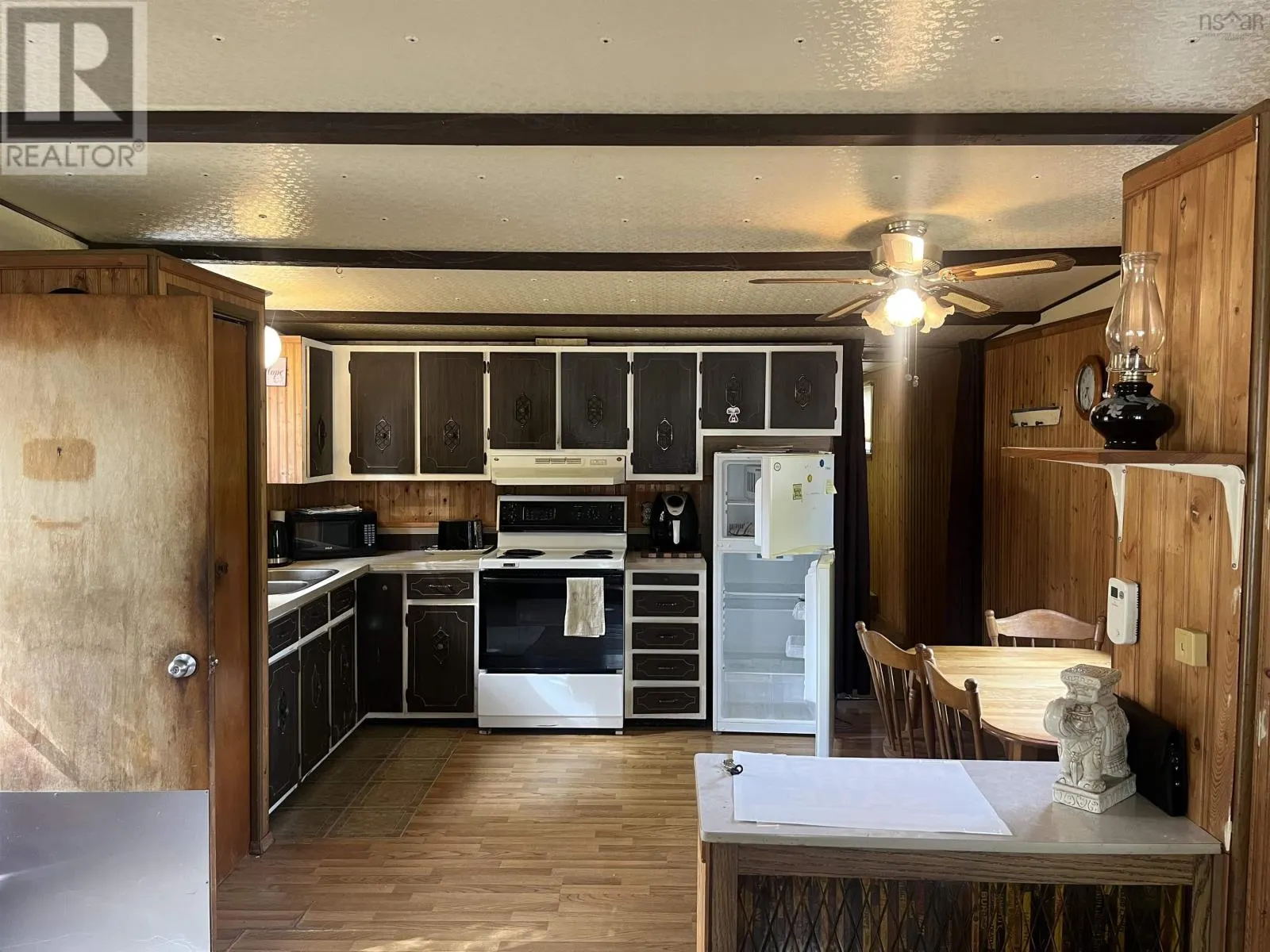9770 Highway 8