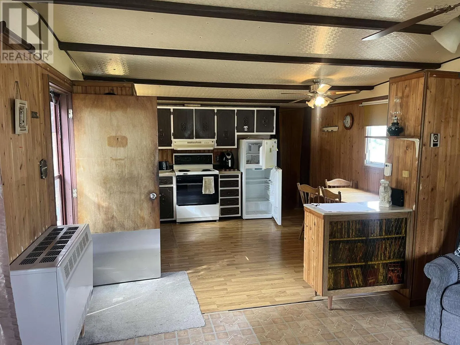 9770 Highway 8