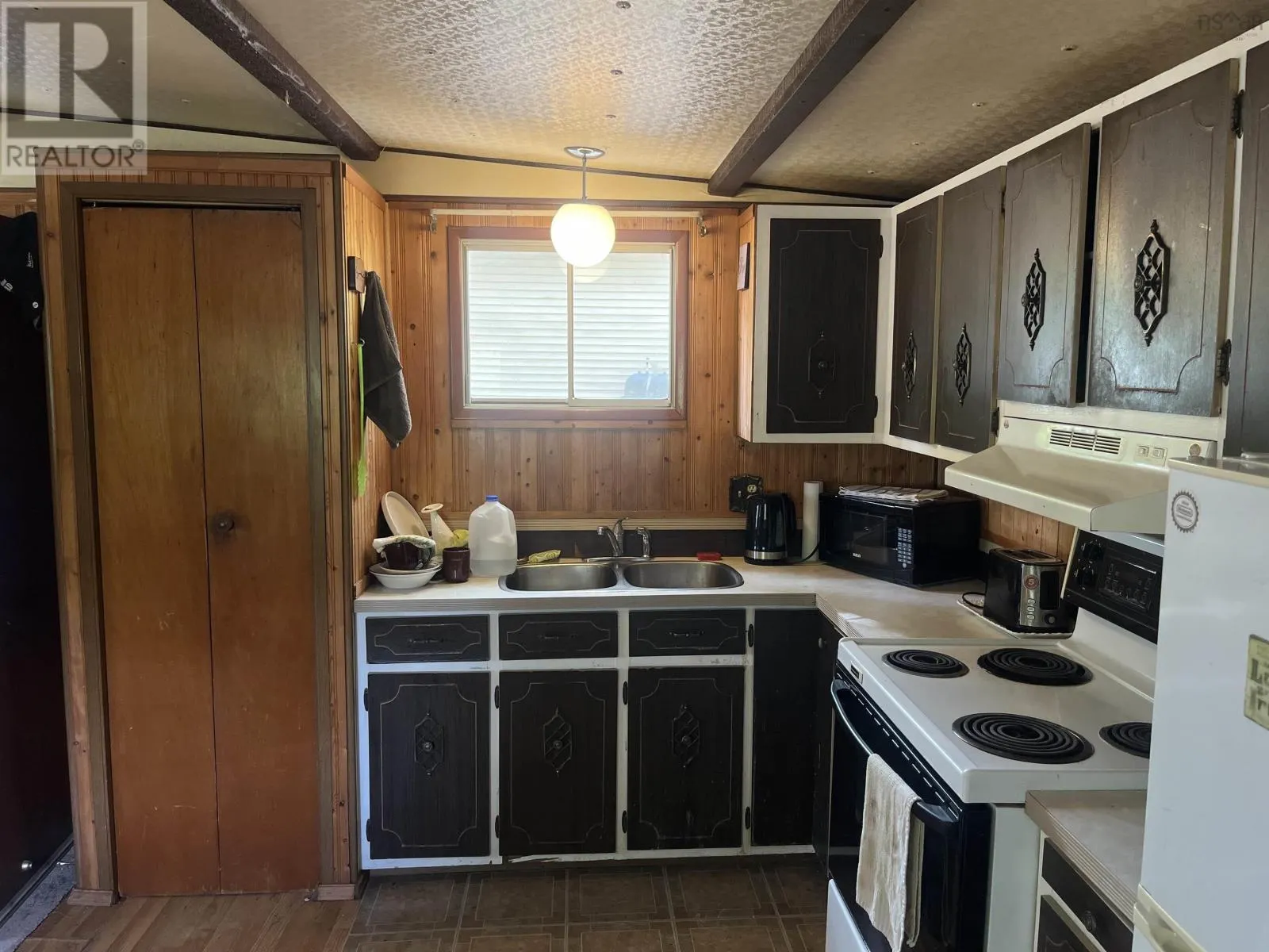 9770 Highway 8