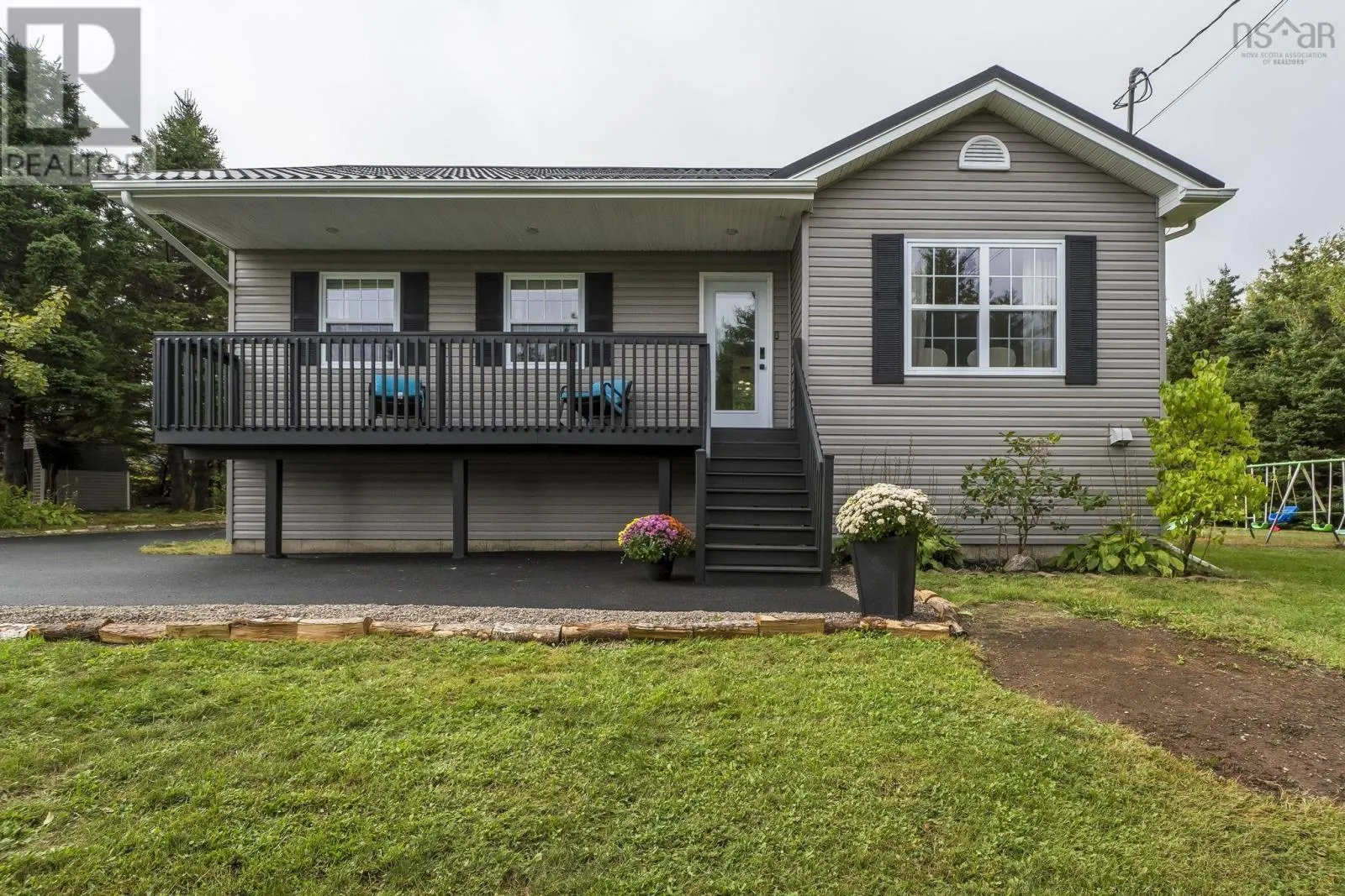 2266/2270 Cow Bay Road