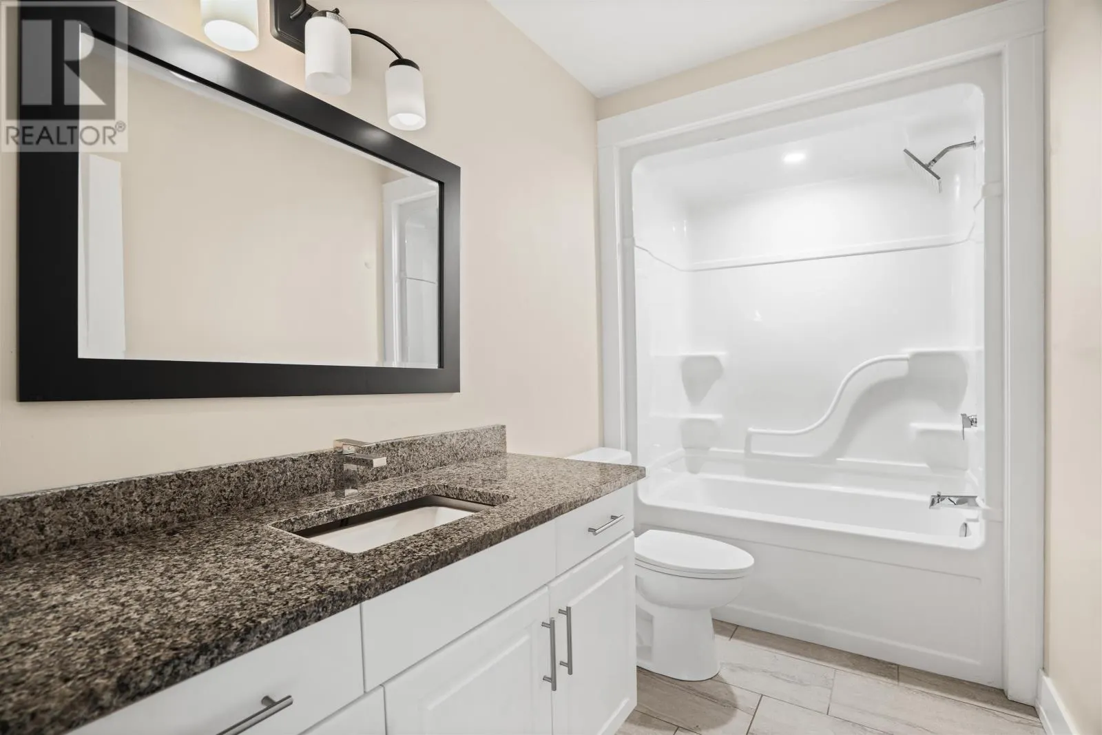 303 208 Shakespeare Drive|Hillcrest Condominiums