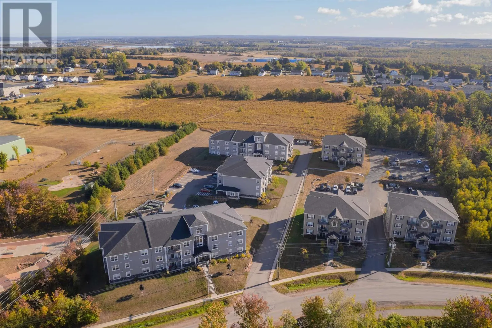303 208 Shakespeare Drive|Hillcrest Condominiums