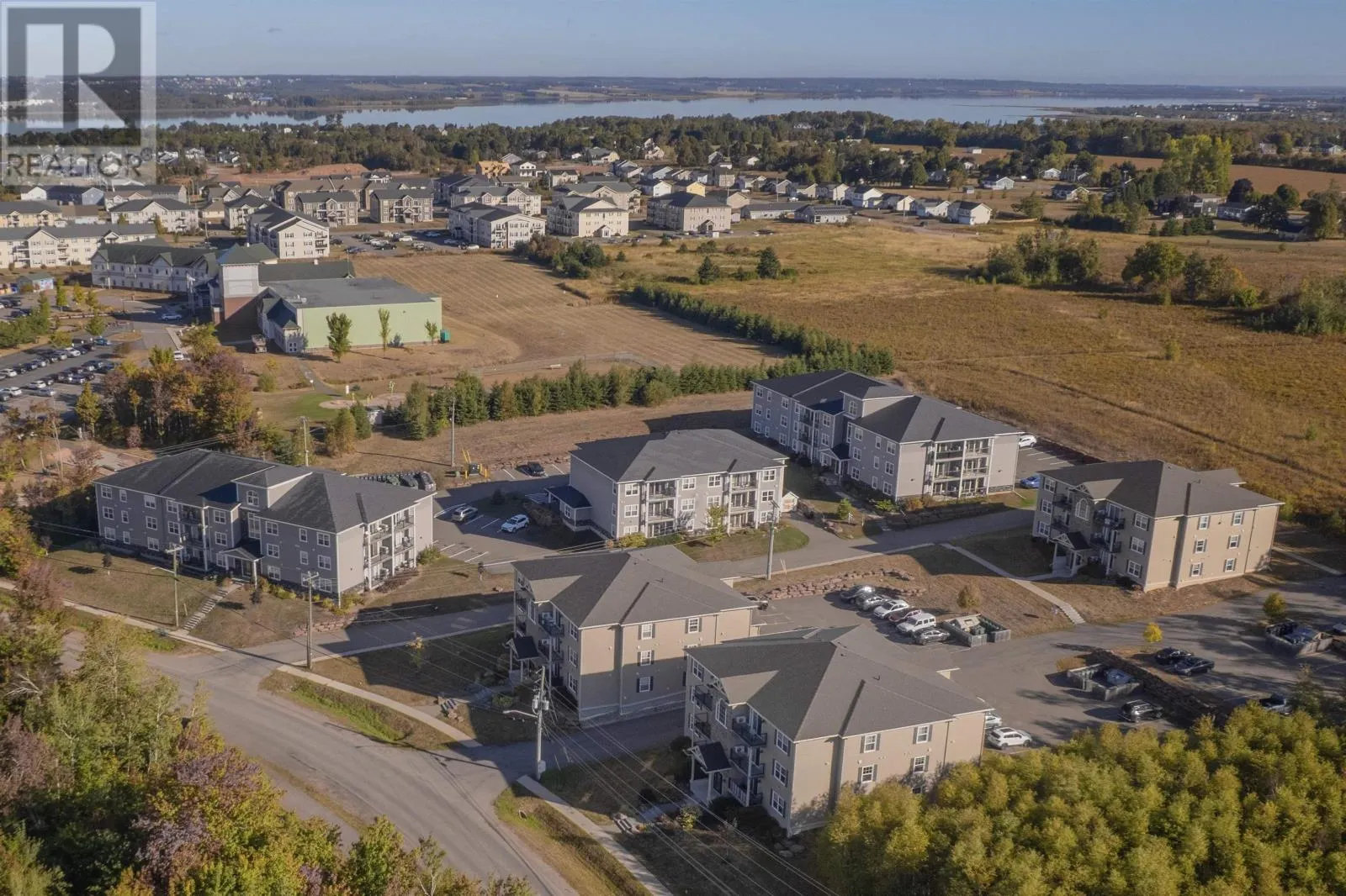 303 208 Shakespeare Drive|Hillcrest Condominiums